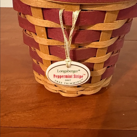 2007 Longaberger Tree Trimming Collection Peppermint Stripe basket - Picture 3 of 7